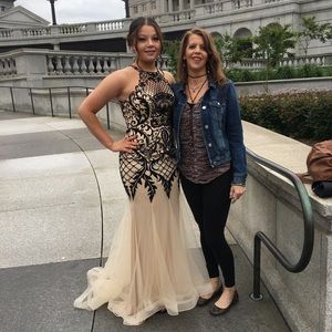 NON TAILORED PROM DRESS👗